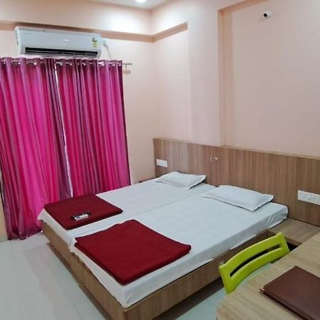 Hotel Aaditya Palace Bhusāwal Kültér fotó