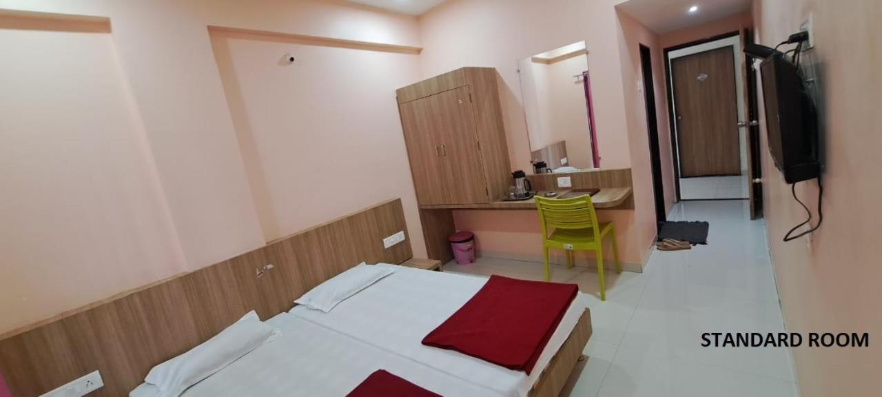 Hotel Aaditya Palace Bhusāwal Kültér fotó