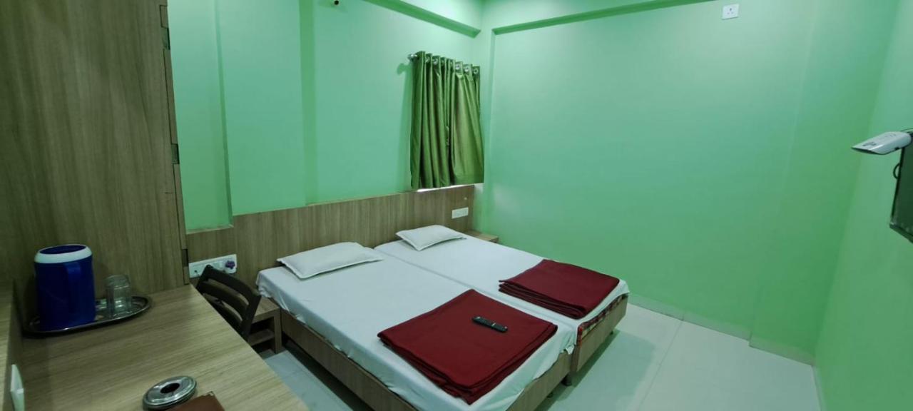 Hotel Aaditya Palace Bhusāwal Kültér fotó