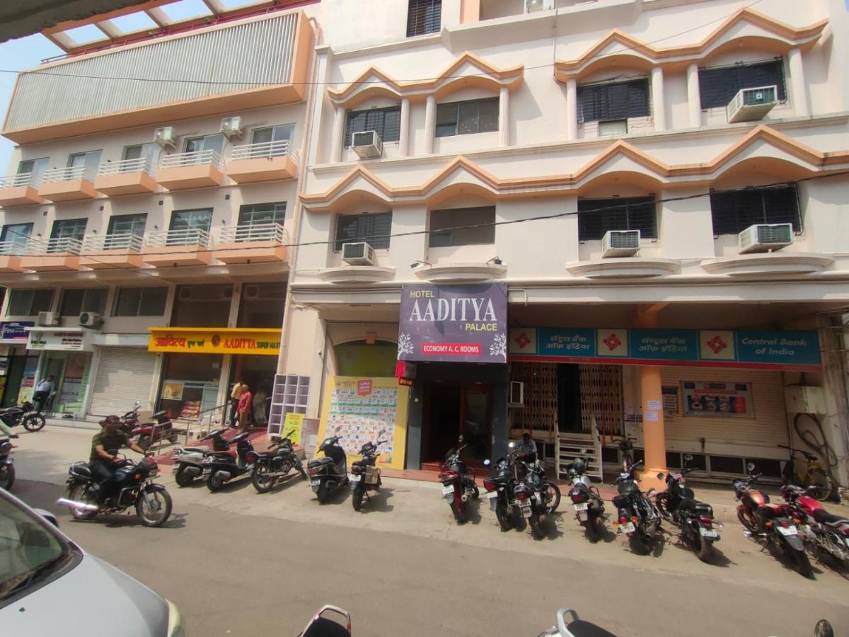 Hotel Aaditya Palace Bhusāwal Kültér fotó