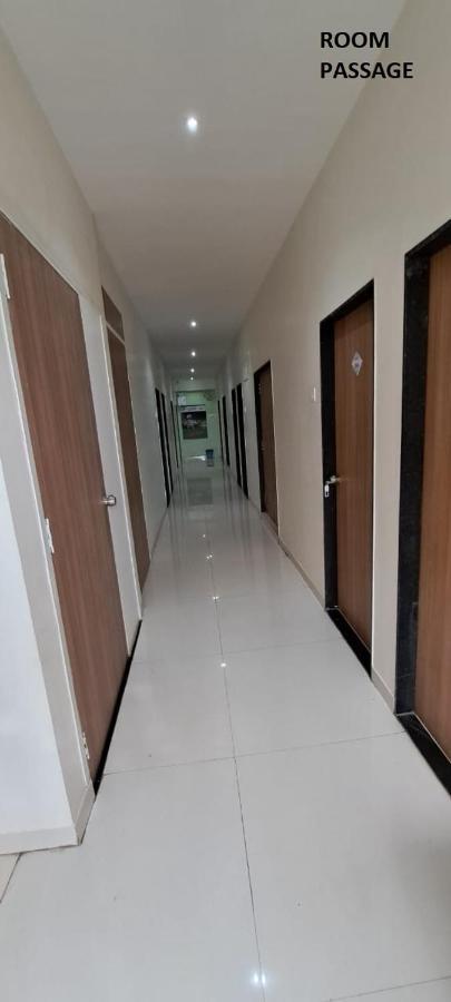 Hotel Aaditya Palace Bhusāwal Kültér fotó