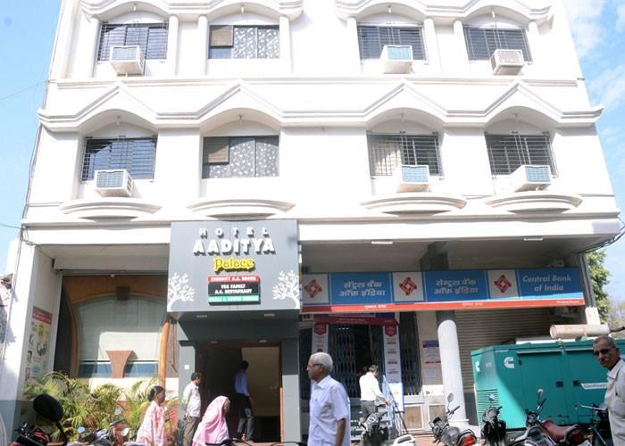 Hotel Aaditya Palace Bhusāwal Kültér fotó