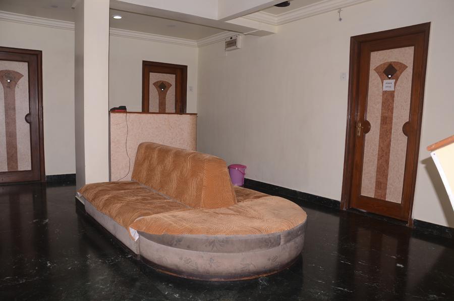 Hotel Aaditya Palace Bhusāwal Kültér fotó
